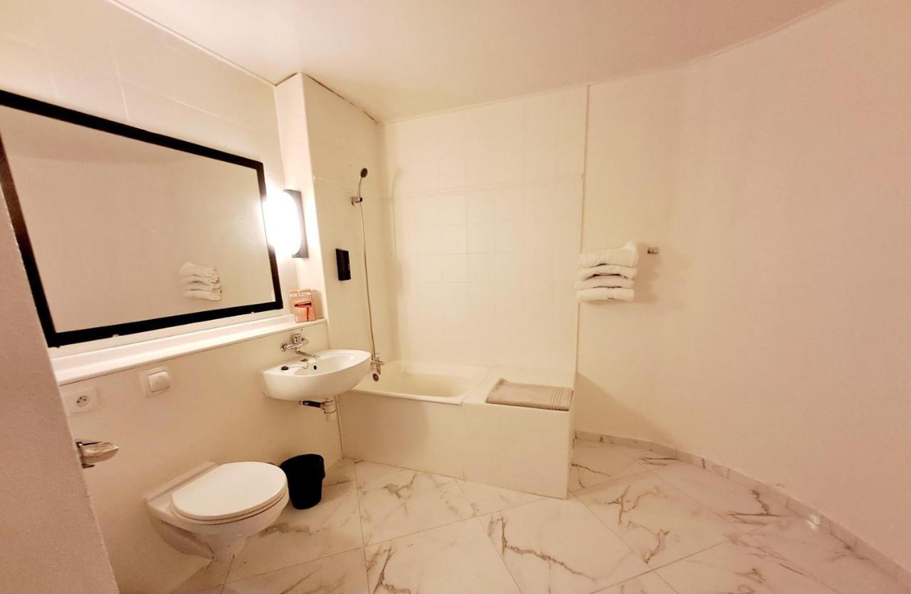 Crystal Hotel Saint Denis Basilique ภายนอก รูปภาพ